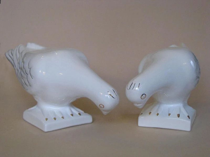 Lefelé néző porcelán galamb arany díszítéssel balos